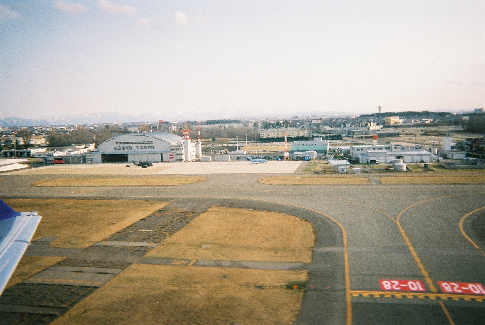 窓から見る離着陸の風景 Fda新潟 福岡 ブルース方丈記